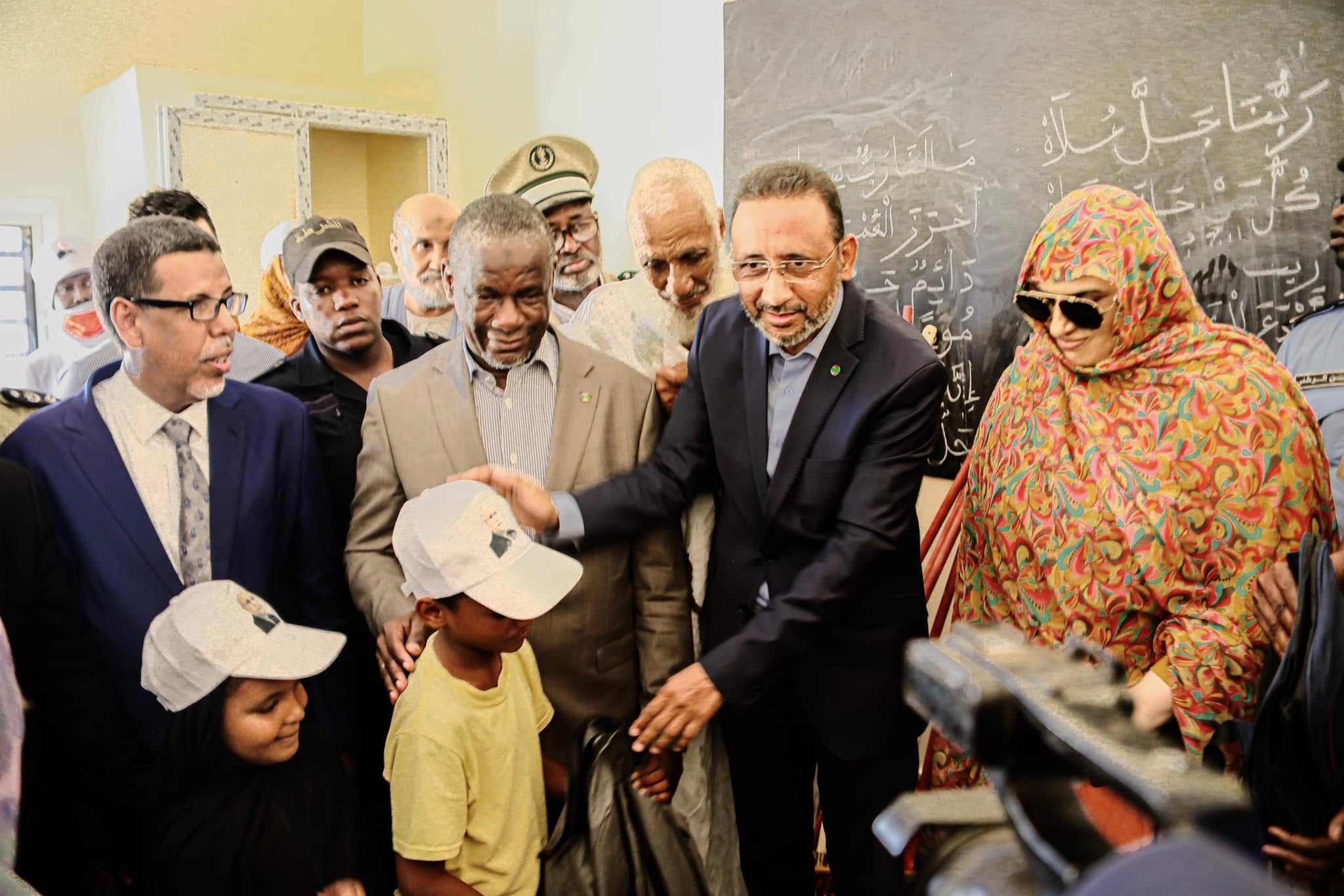 TAAZOUR organise une journée volontaire pour nettoyer les écoles et distribuer des trousses scolaires TAAZOUR organise une journée volontaire pour nettoyer les écoles et distribuer des trousses scolaires