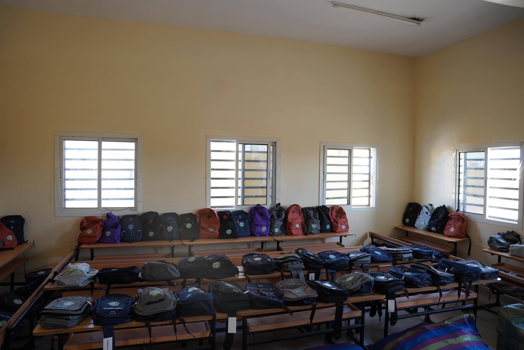 TAAZOUR organise une journée volontaire pour nettoyer les écoles et distribuer des trousses scolaires TAAZOUR organise une journée volontaire pour nettoyer les écoles et distribuer des trousses scolaires