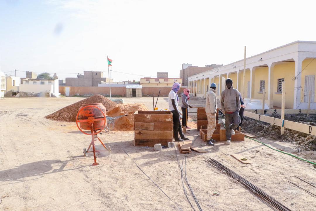 Le Délégué TAAZOUR s’enquiert du déroulement des travaux dans certains écoles dans les wilayas de Noukchott Le Délégué TAAZOUR s’enquiert du déroulement des travaux dans certains écoles dans les wilayas de Noukchott