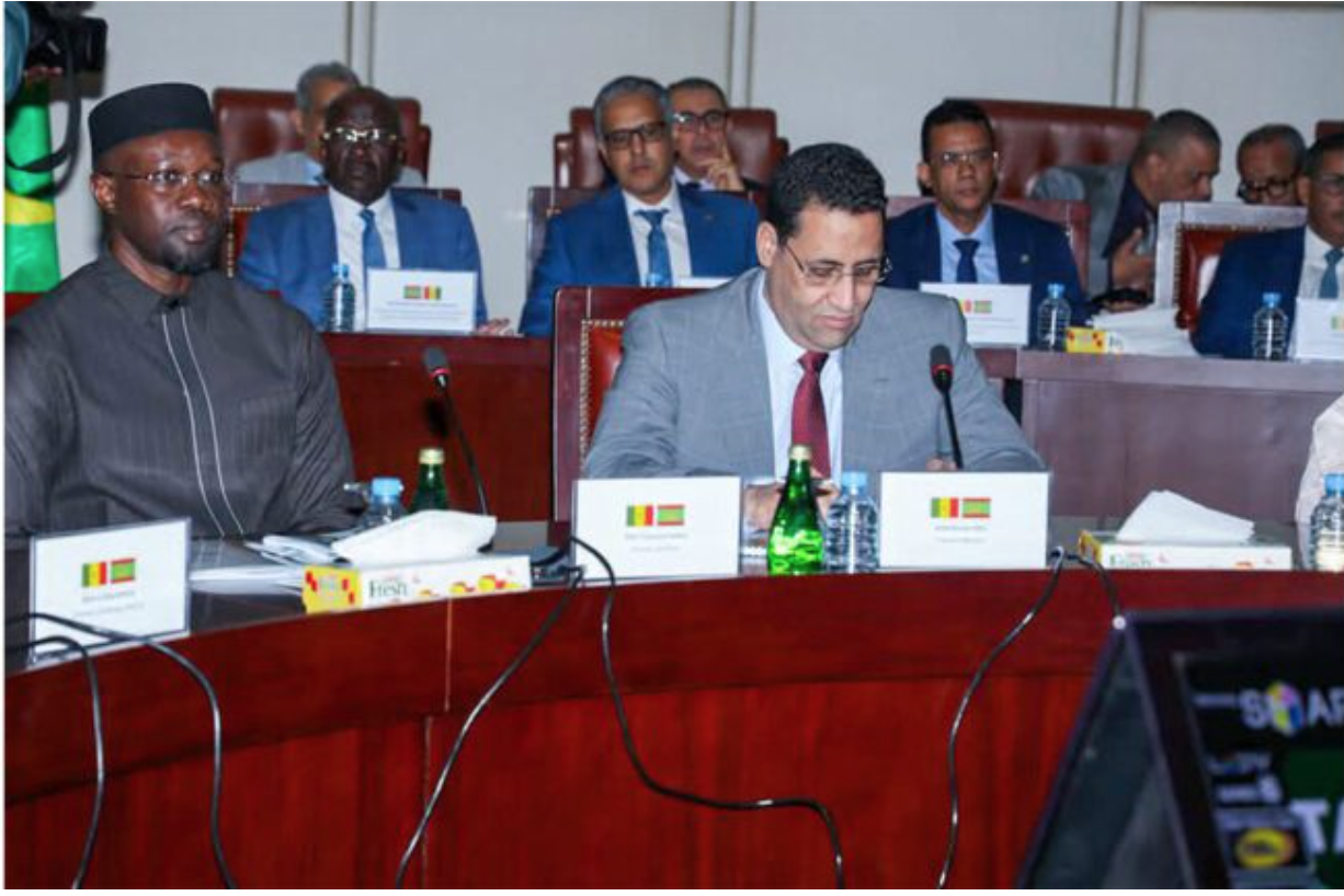 Le Premier ministre co- préside avec son homologue sénégalais une table ronde sur le partenariat public-privé Le Premier ministre co- préside avec son homologue sénégalais une table ronde sur le partenariat public-privé