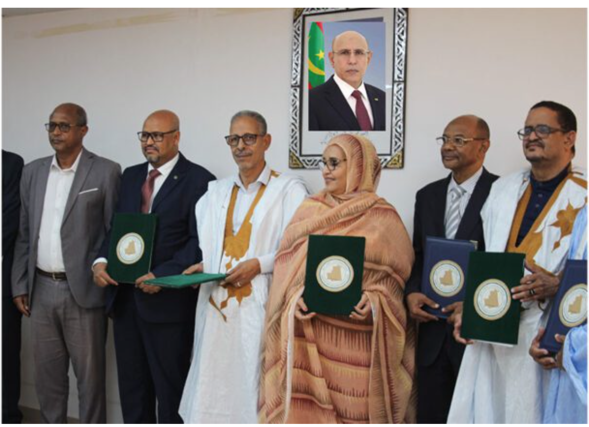 Signature d’une convention de partenariat entre le Ministère de l’Environnement et de certains régionaux Signature d’une convention de partenariat entre le Ministère de l’Environnement et de certains régionaux