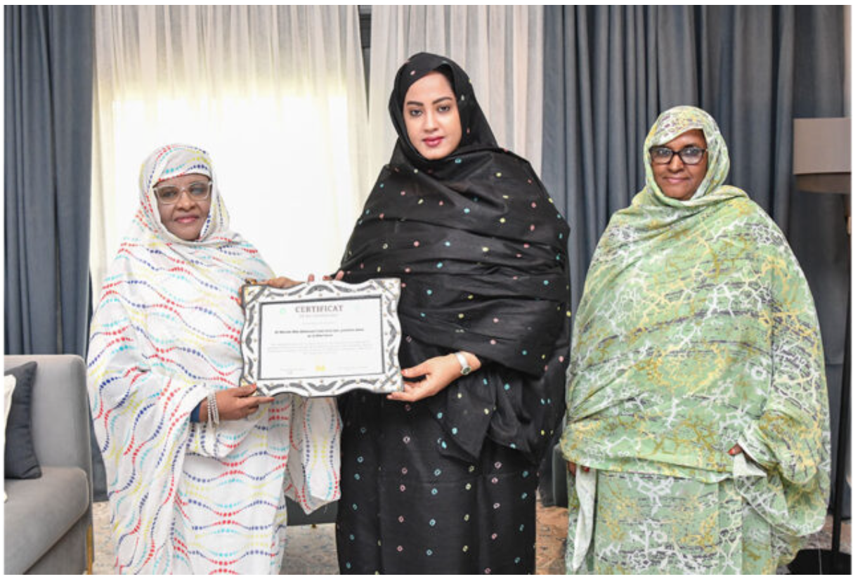 La Première Dame honorée par la fédération des associations de sage-femmes d’Afrique francophone La Première Dame honorée par la fédération des associations de sage-femmes d’Afrique francophone