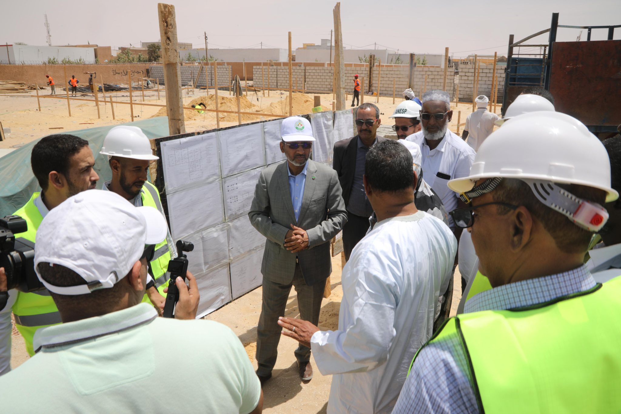Taazour : une délégation gouvernementale s’informe sur les travaux de construction d’établissements d’enseignement à Nouakchott Taazour : une délégation gouvernementale s’informe sur les travaux de construction d’établissements d’enseignement à Nouakchott