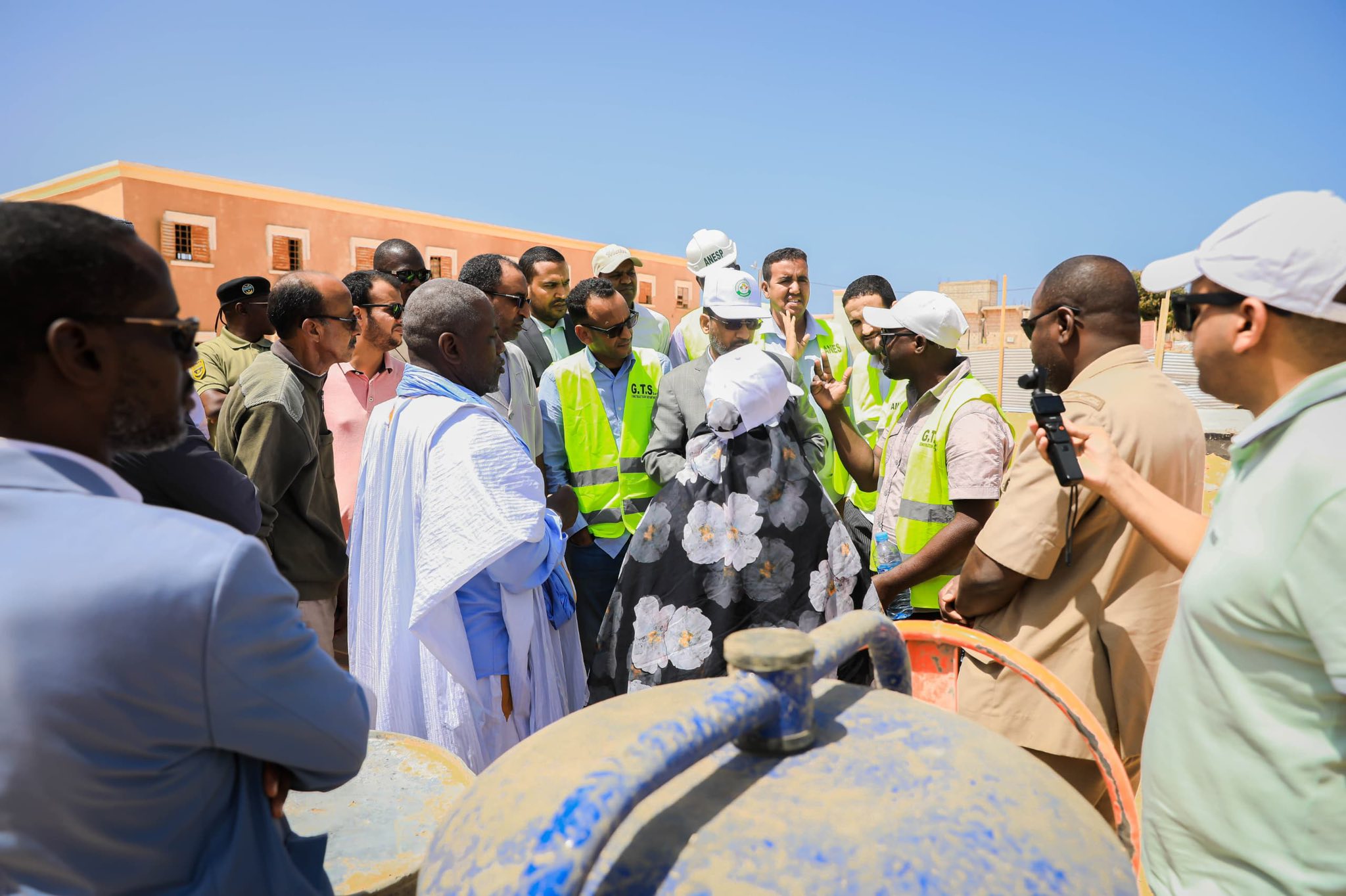 Taazour : une délégation gouvernementale s’informe sur les travaux de construction d’établissements d’enseignement à Nouakchott Taazour : une délégation gouvernementale s’informe sur les travaux de construction d’établissements d’enseignement à Nouakchott
