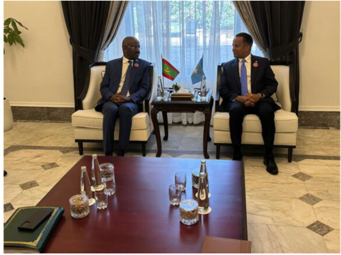 Le ministre des Affaires étrangères rencontre son homologue somalien