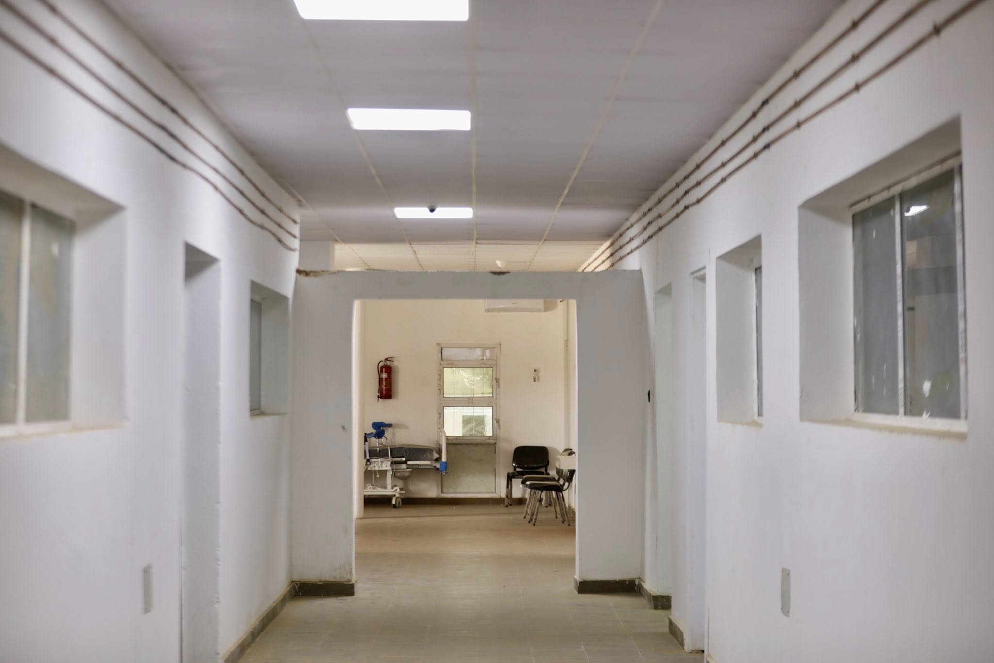 Le délégué général de TAAZOUR inaugure des infrastructures sanitaires et éducatives et lance un programme de distribution d’argent à Oualata