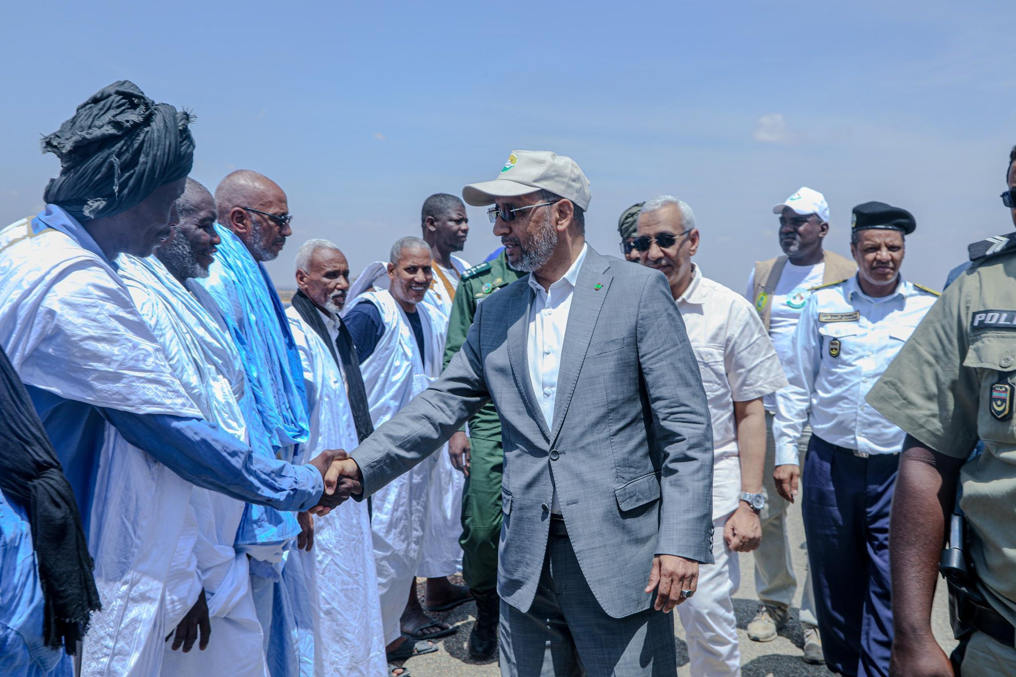 Le délégué général de TAAZOUR inaugure une centrale solaire et un réseau d’éclairage et supervise la distribution d’aides aux familles vulnérables