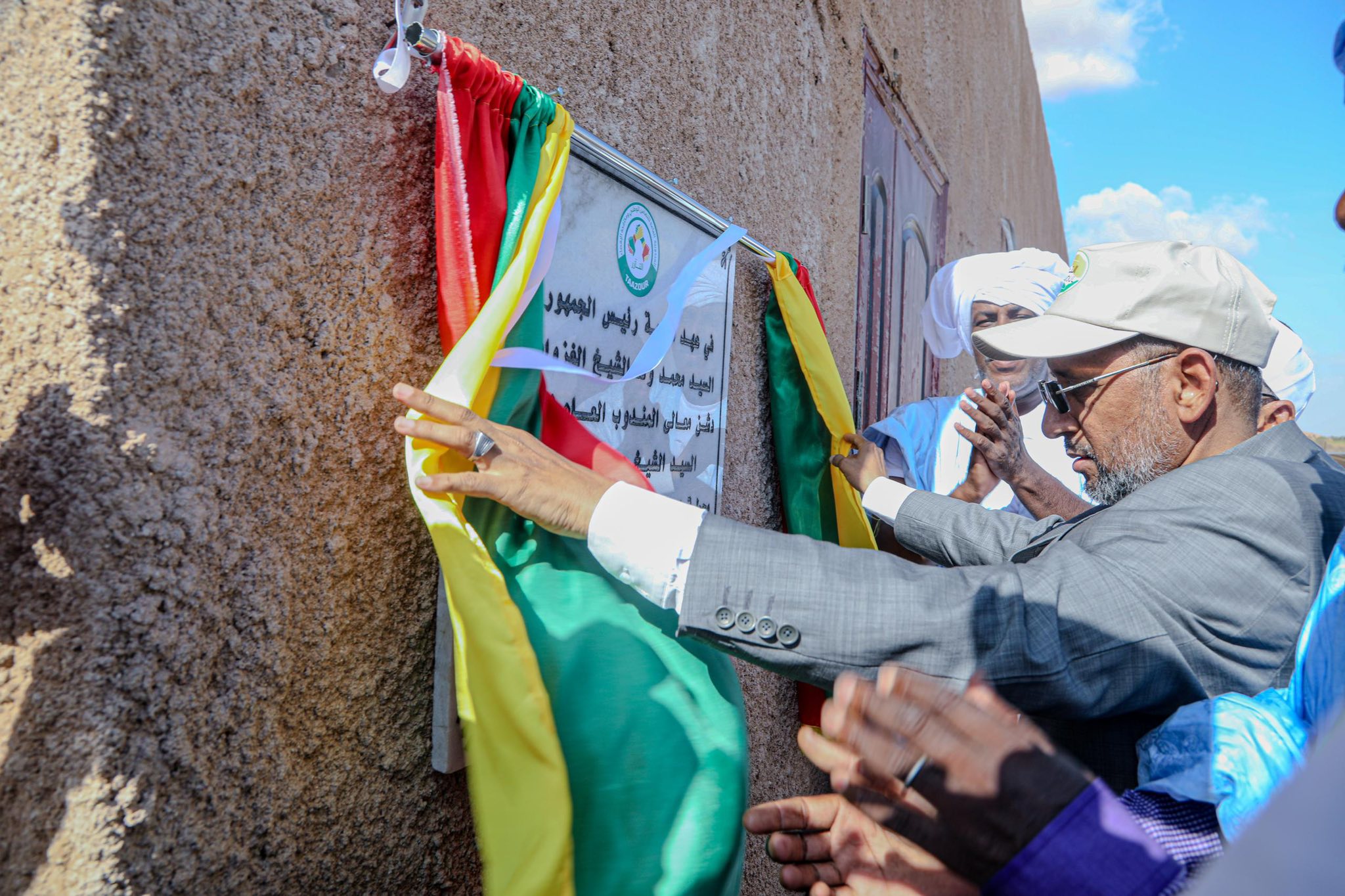 Le délégué général de TAAZOUR inaugure une centrale solaire et un réseau d’éclairage et supervise la distribution d’aides aux familles vulnérables