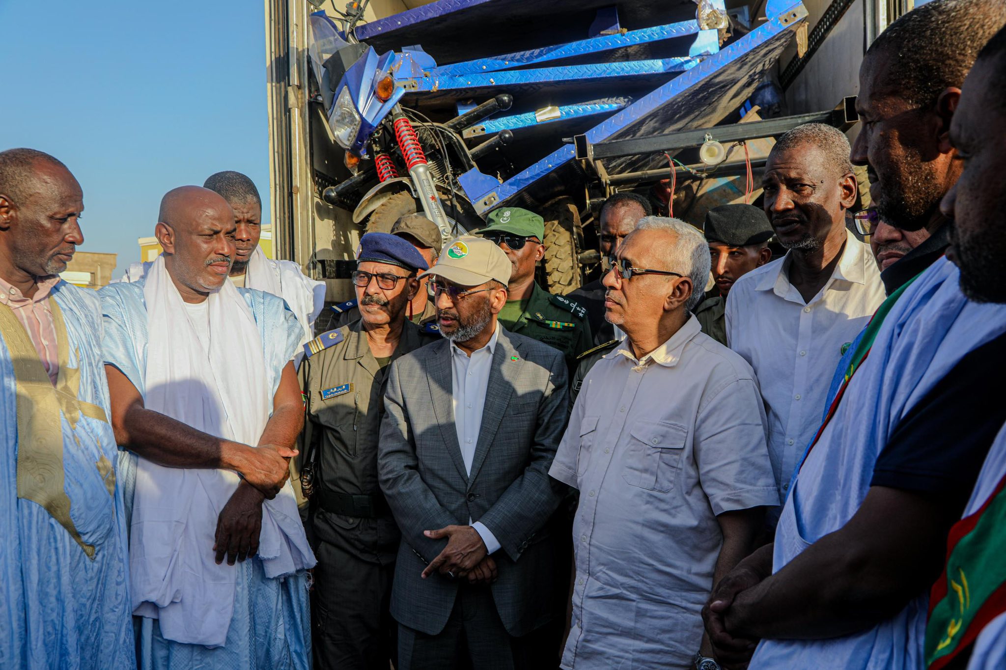 Le délégué général de TAAZOUR inaugure une centrale solaire et un réseau d’éclairage et supervise la distribution d’aides aux familles vulnérables