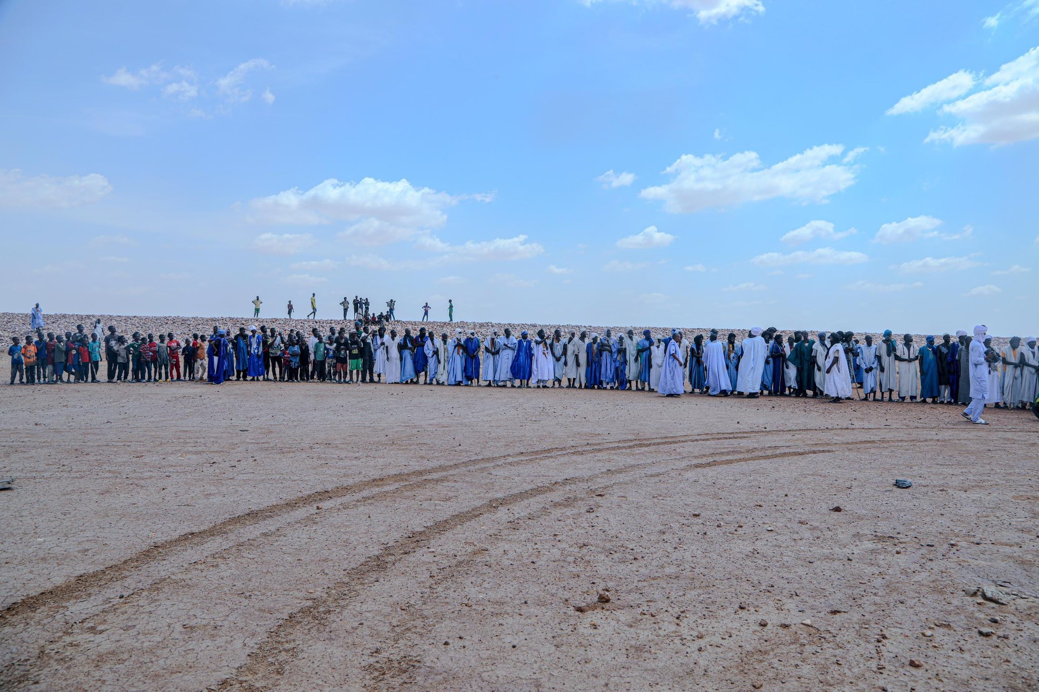 Le délégué général de TAAZOUR inaugure une centrale solaire et un réseau d’éclairage et supervise la distribution d’aides aux familles vulnérables