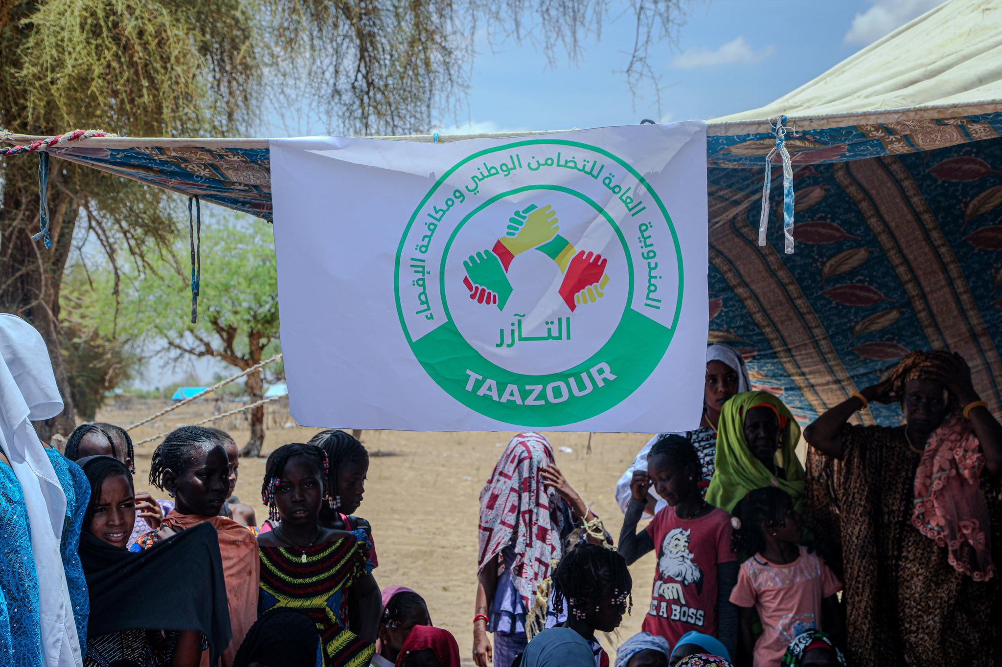 Le délégué général de TAAZOUR inaugure une centrale solaire et un réseau d’éclairage et supervise la distribution d’aides aux familles vulnérables