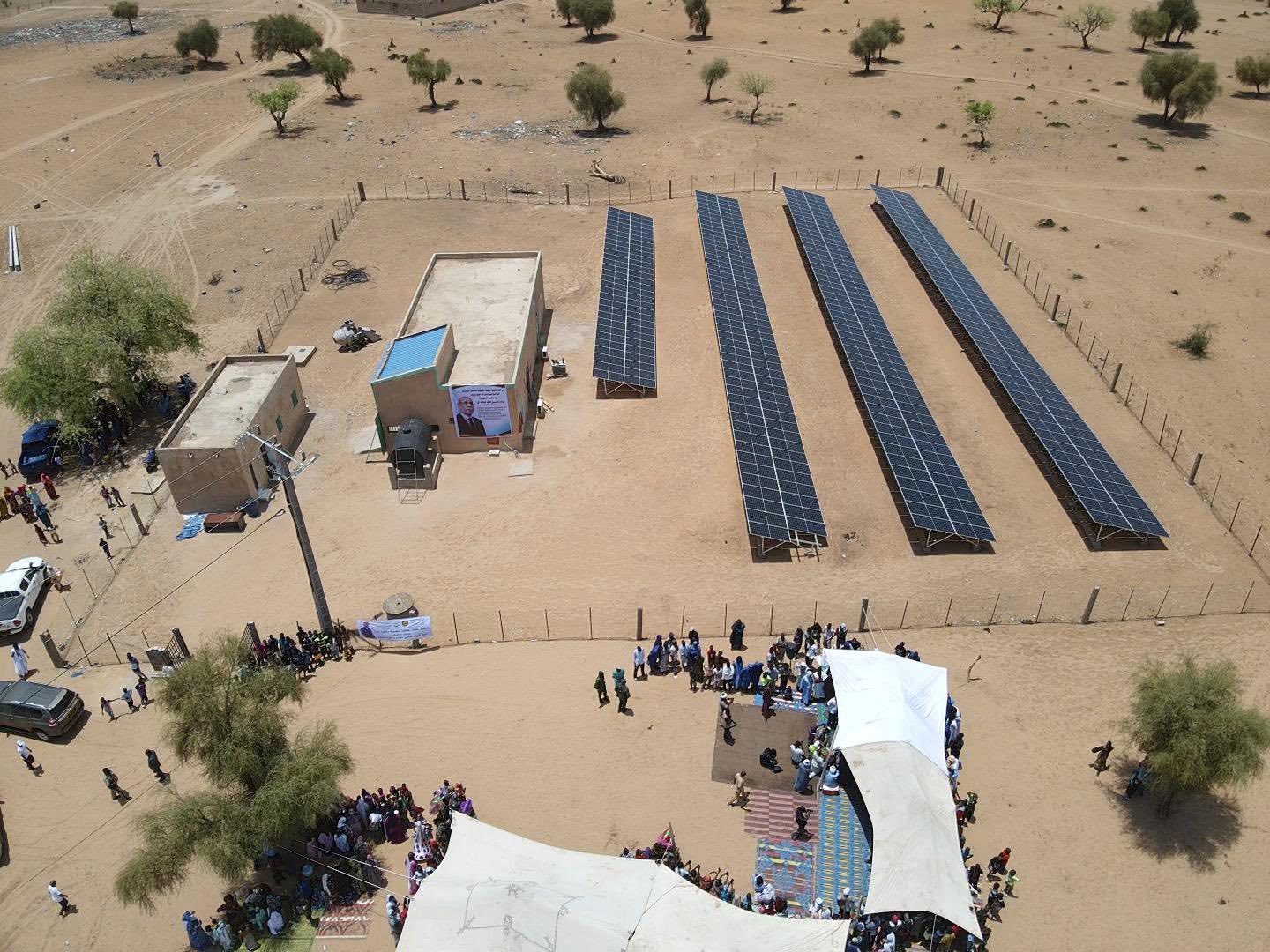 Le délégué général de TAAZOUR inaugure une centrale solaire et un réseau d’éclairage et supervise la distribution d’aides aux familles vulnérables