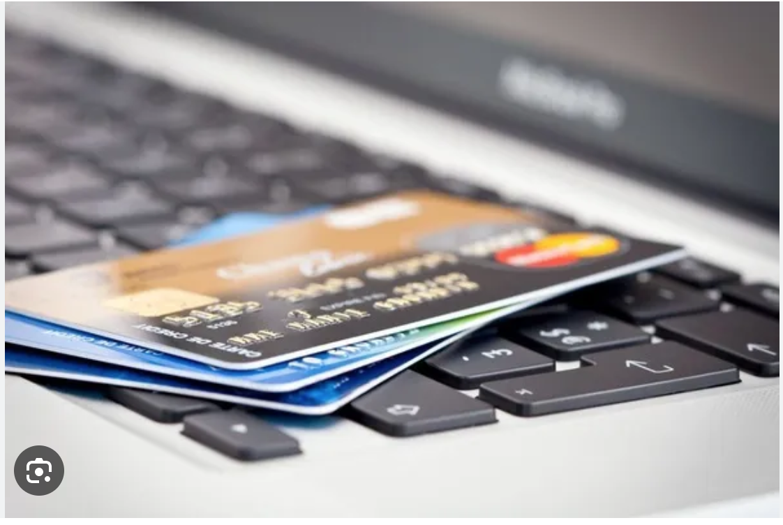 Quatre suspects déférés à la justice pour piratage de comptes bancaires