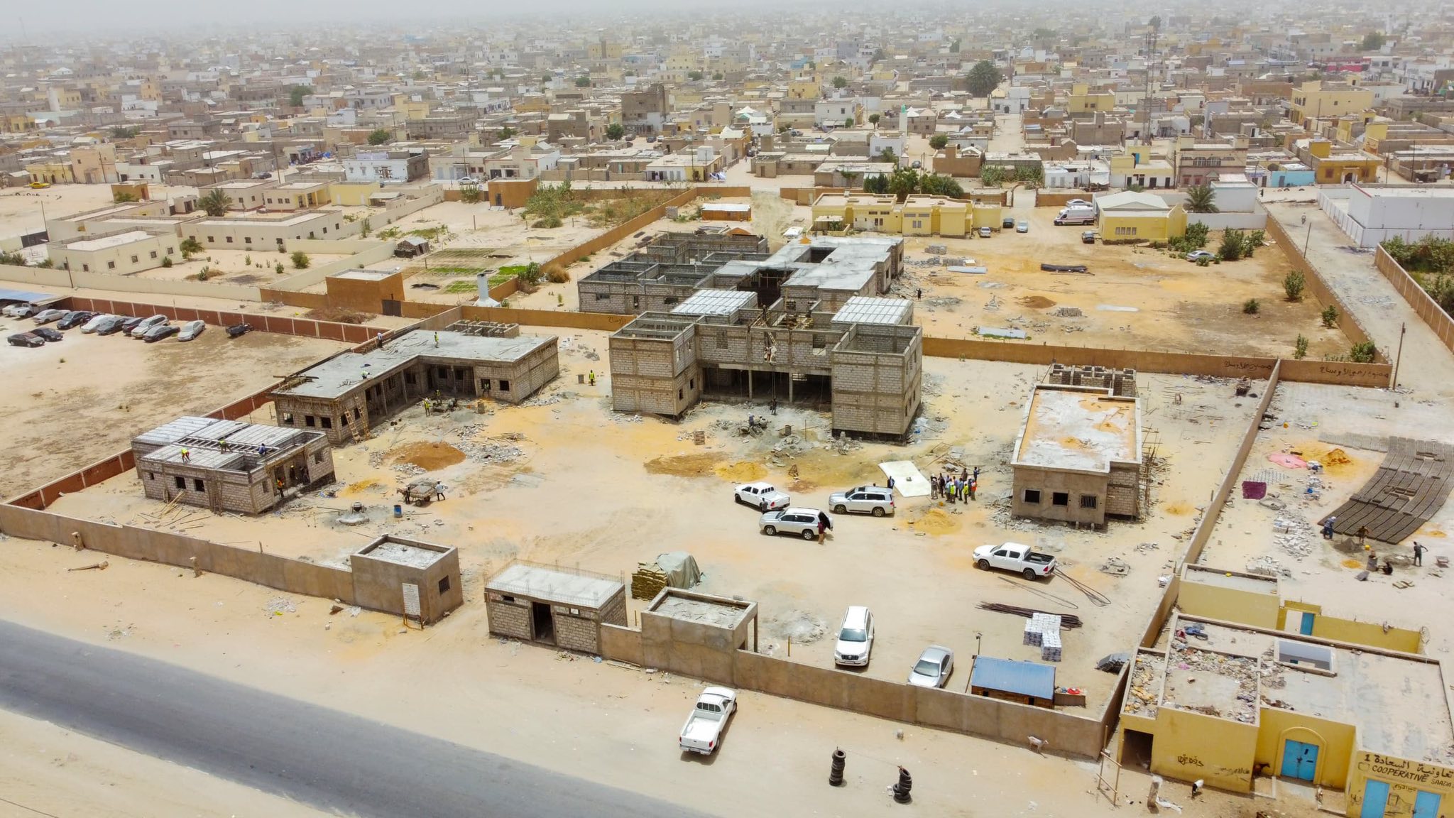 Le délégué général de TAAZOUR appelle les entrepreneurs et les bureaux de suivi à accélérer le rythme des travaux des projets d’infrastructures éducatives à Nouakchott