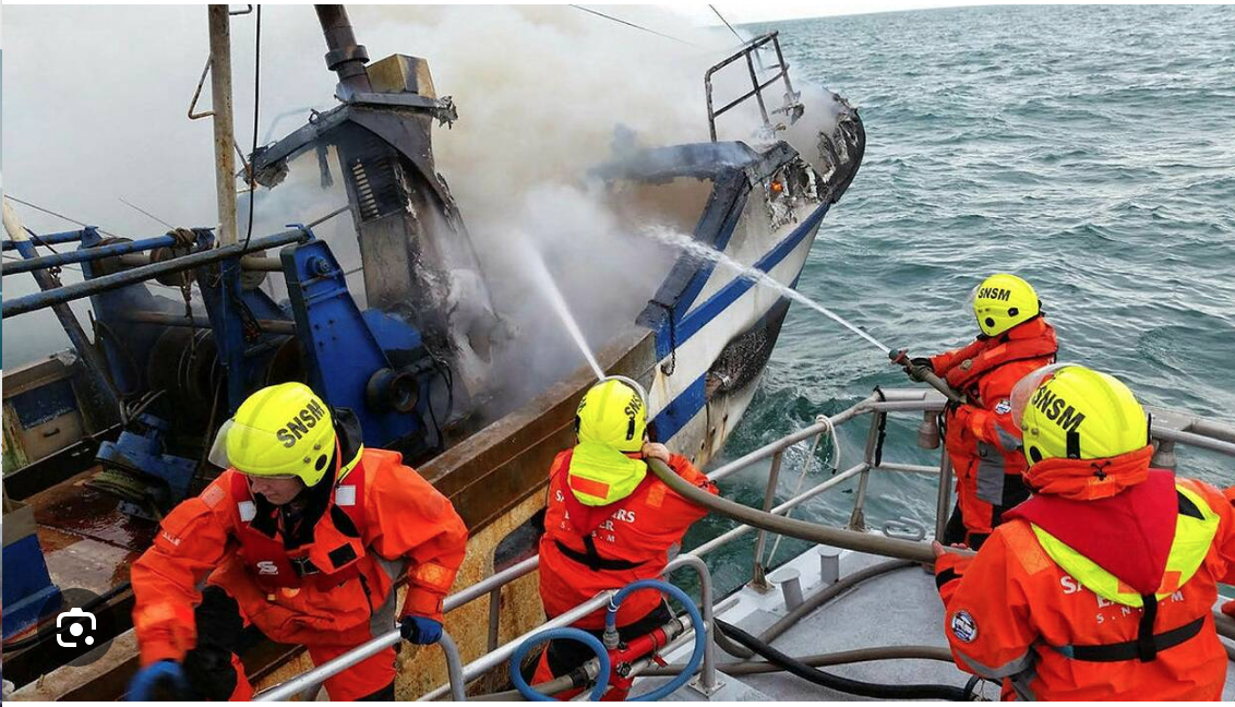 Exercice virtuel simulant le sauvetage de navires ou de bateaux en feu