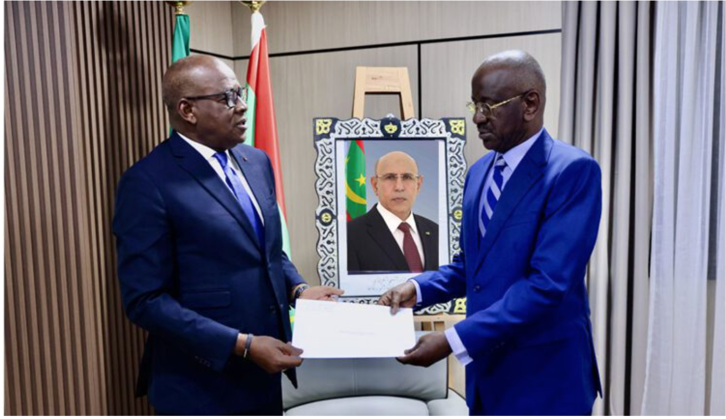 Le ministre des Affaires étrangères reçoit une copie des lettres de créance de l’ambassadeur de Côte d’ivoire