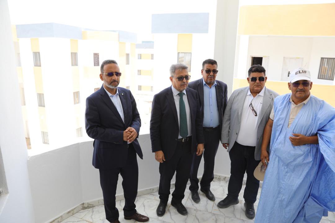 Nouadhibou : Le Délégué Général de « TAAZOUR » visite l’usine de dessalement d’eau de mer et le projet de logement social