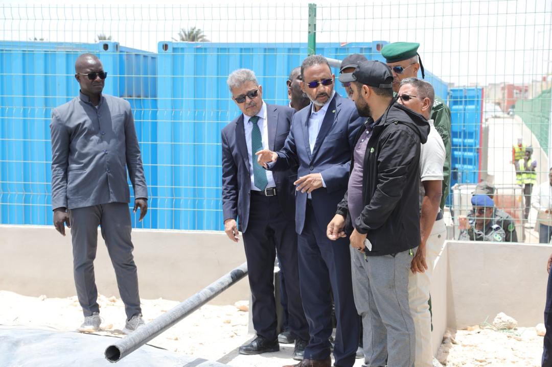 Nouadhibou : Le Délégué Général de « TAAZOUR » visite l’usine de dessalement d’eau de mer et le projet de logement social
