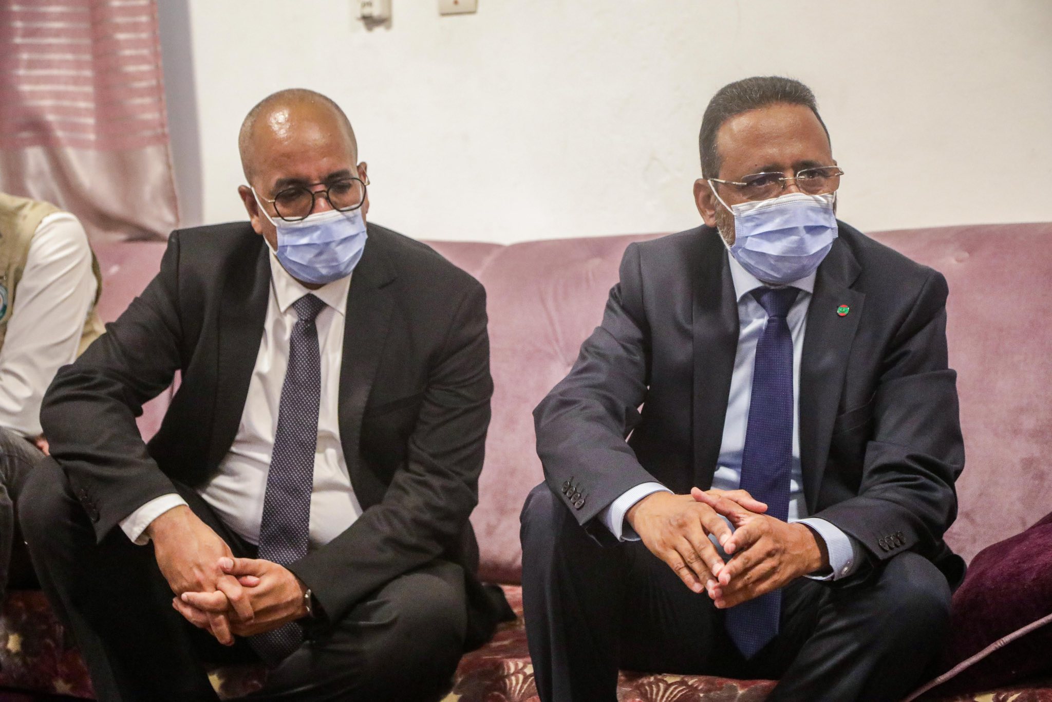 Le délégué général à ‘’TAAZOUR” rend visite à une famille dont le fils a subi une opération réussie de transplantation rénale au CNC.