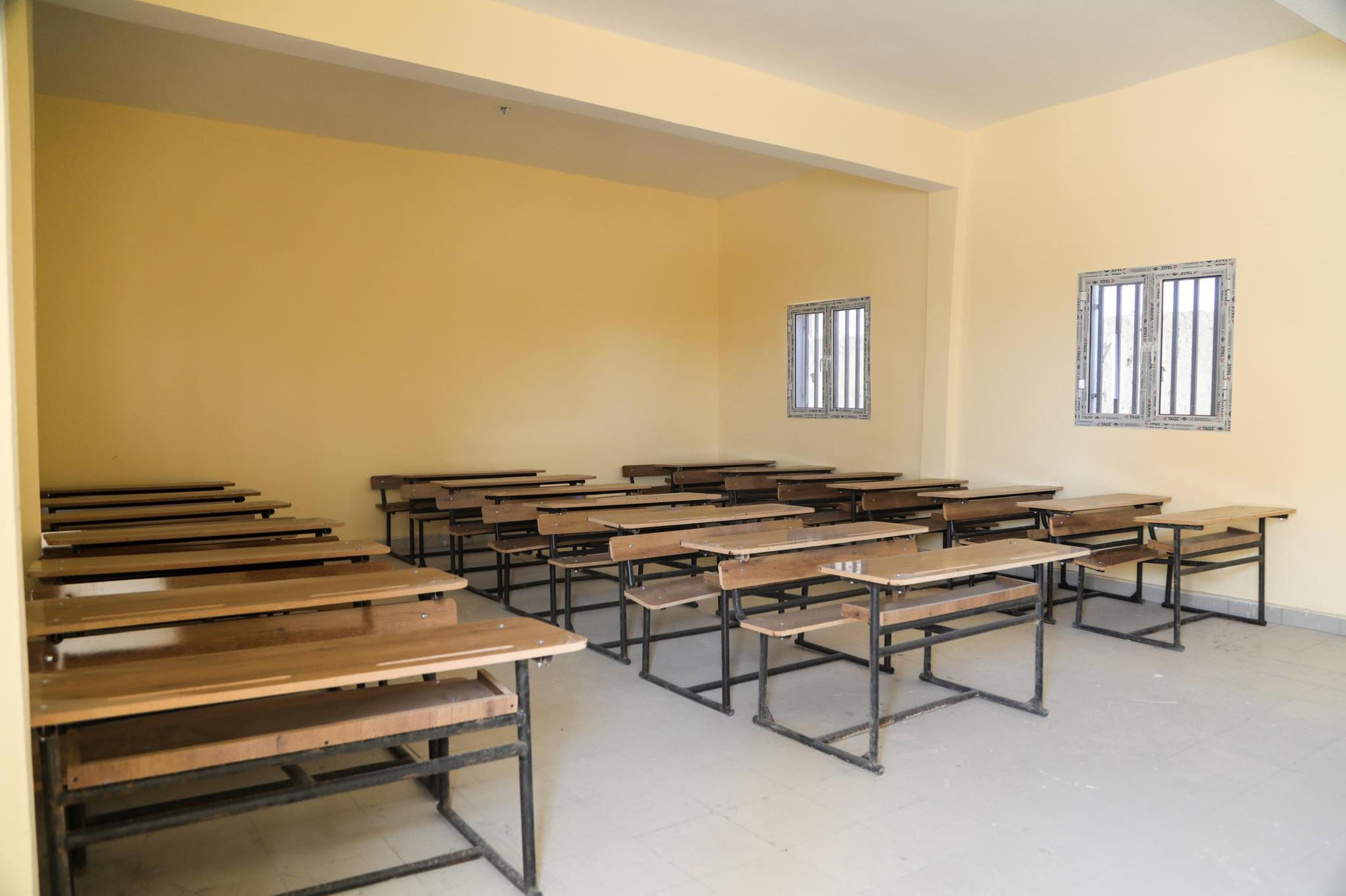Taazour : Le Président de la République effectue une visite de terrain dans plusieurs écoles en construction dans les wilayas de Nouakchott