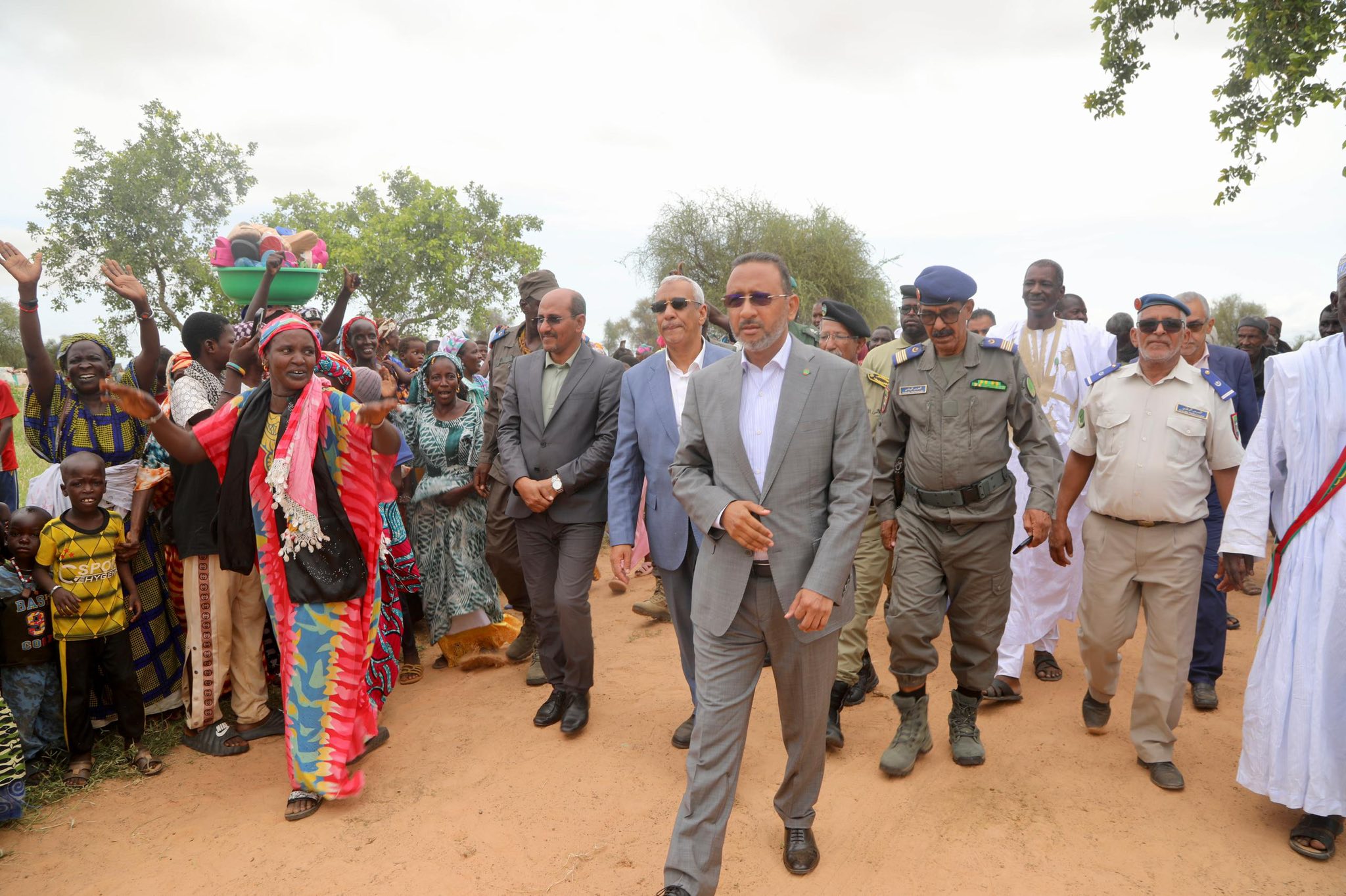 Taazour au Gorgol : Le Délégué général de la Solidarité s’enquiert de la situation des citoyens victimes des inondations à Tifoundé Civé