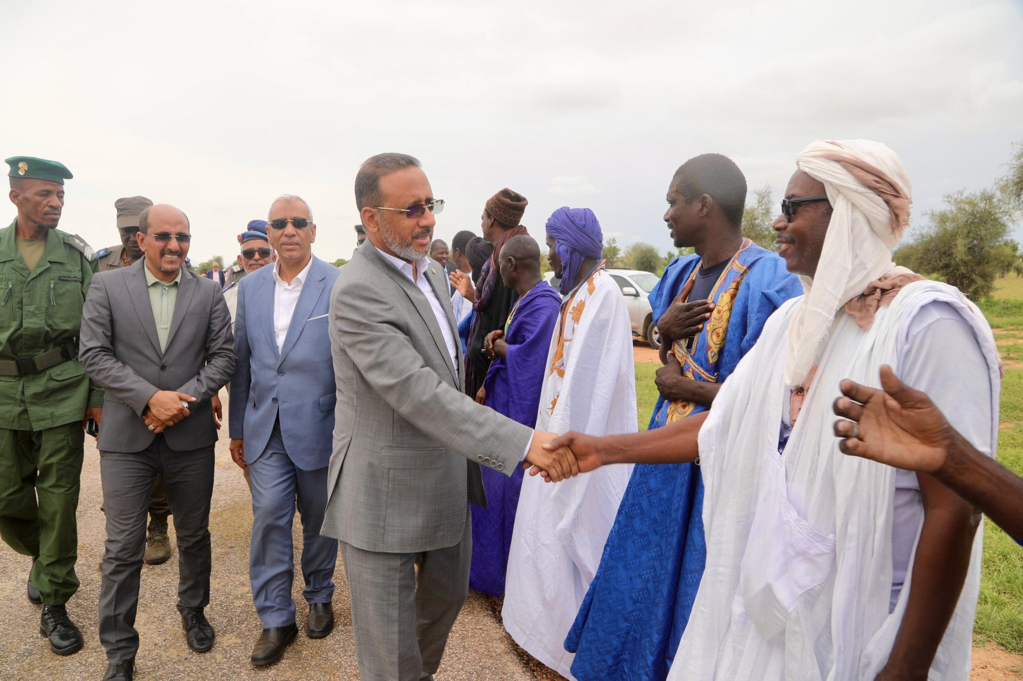 Taazour au Gorgol : Le Délégué général de la Solidarité s’enquiert de la situation des citoyens victimes des inondations à Tifoundé Civé