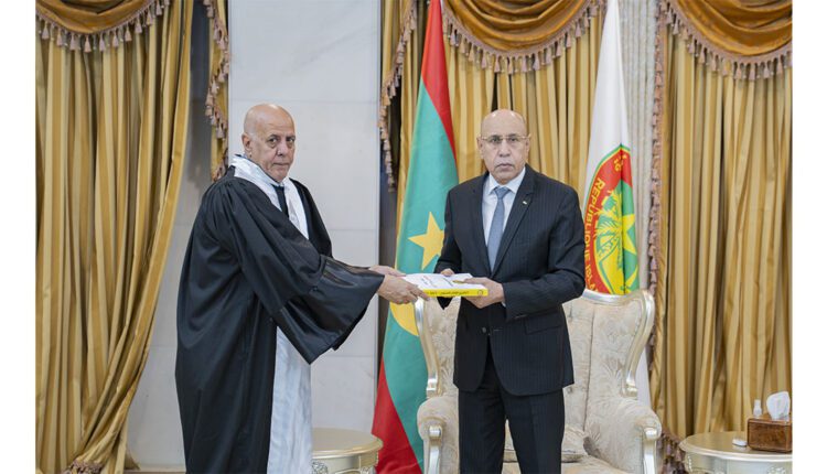 Le président de la République reçoit le rapport annuel général de la Cour des comptes