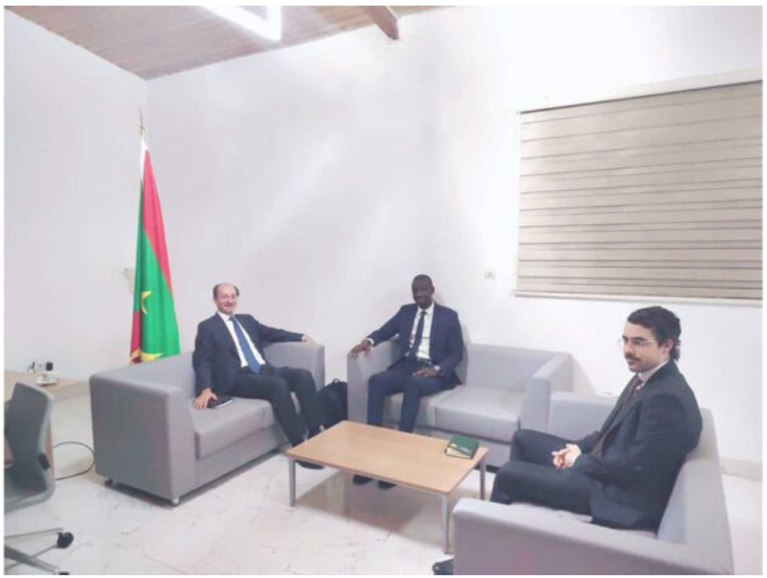 Le ministre des Mines et de l’Industrie s’entretient avec l’ambassadeur espagnol