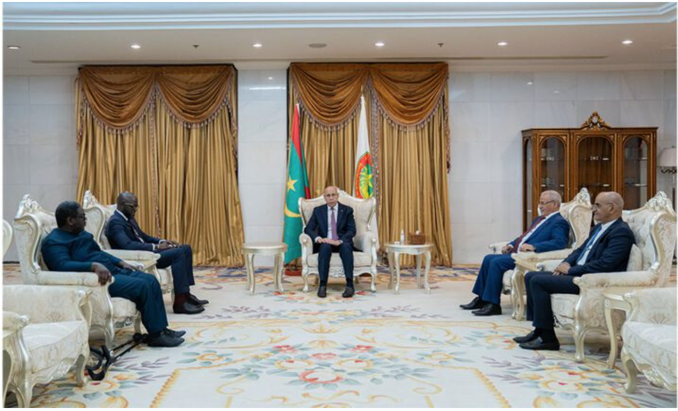 Le Président de la République reçoit le Président de l’Assemblée nationale de la République du Sénégal