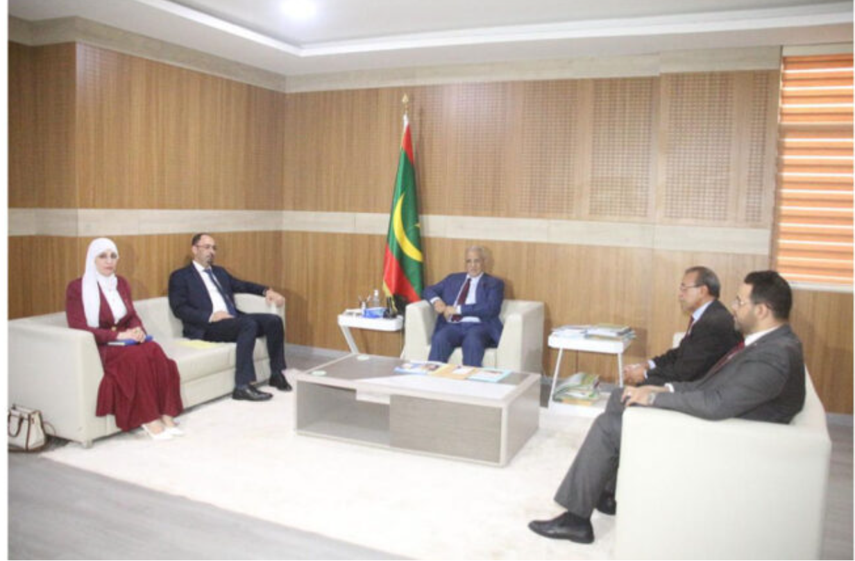 Le président de l’Assemblée nationale reçoit l’ambassadeur d’Algérie