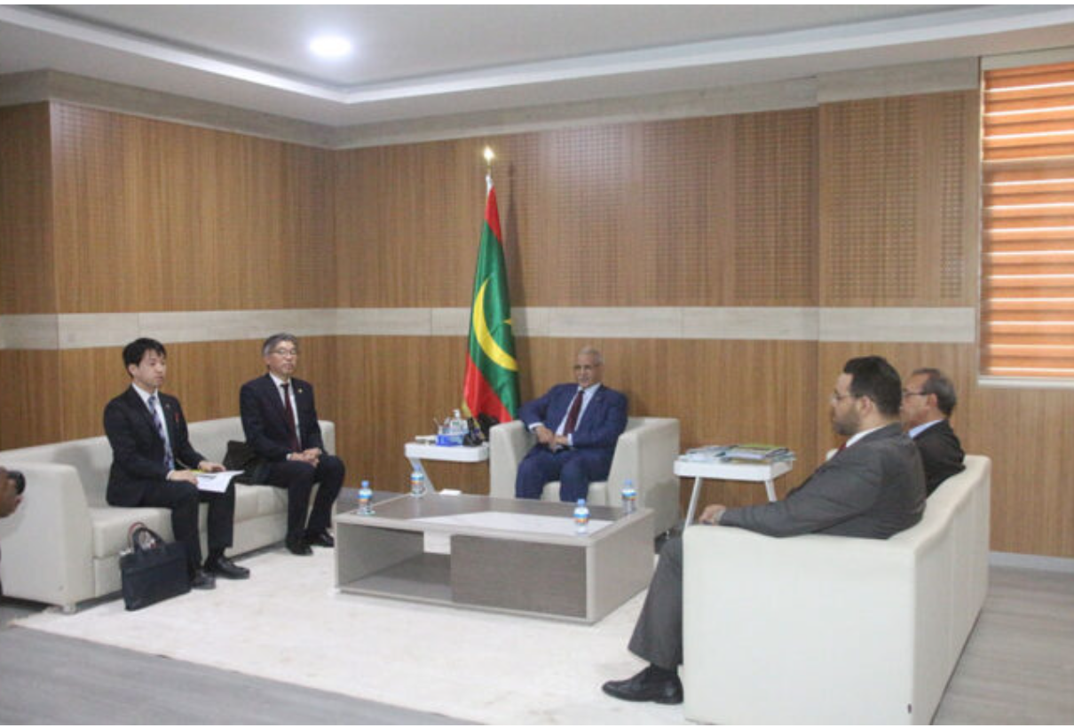 Le président de l’Assemblée nationale reçoit l’ambassadeur du Japon