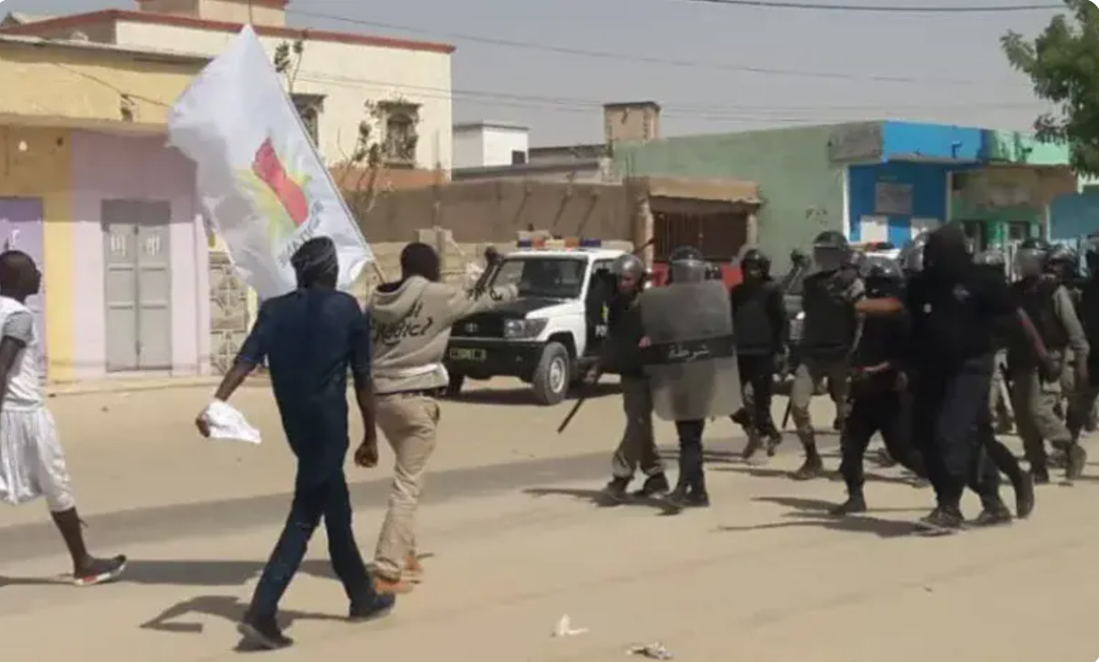 Un militant du mouvement IRA blessé lors d’affrontements avec la police devant le commissariat de Dar Naïm