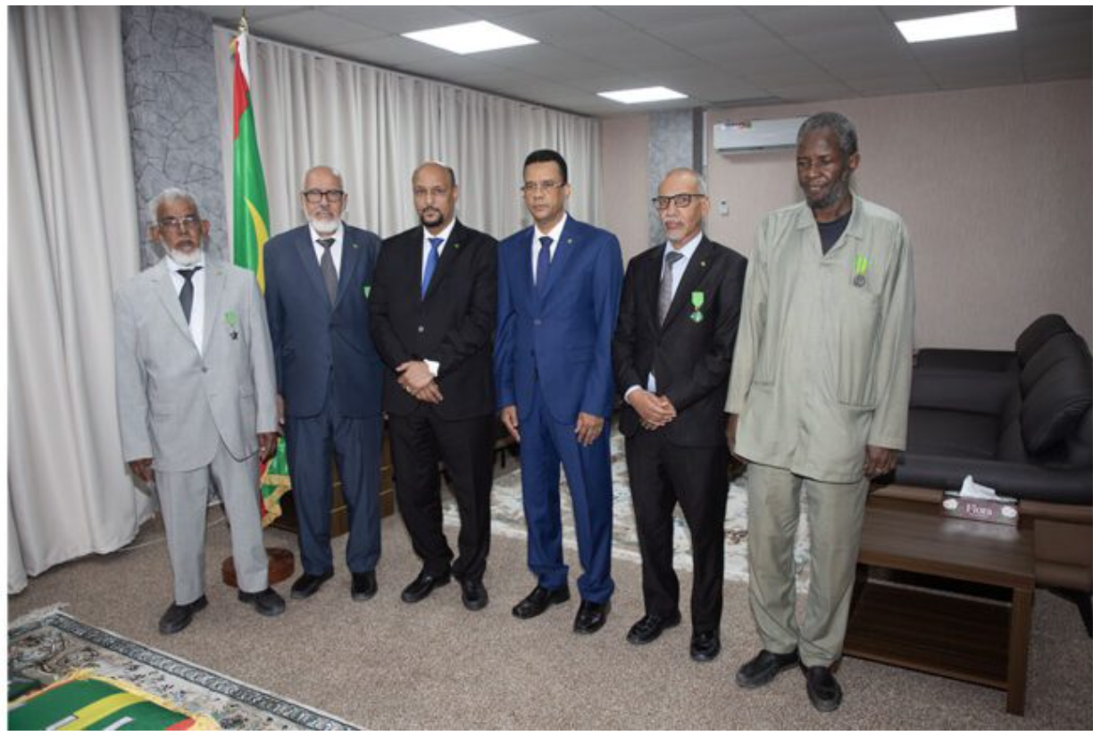 Le ministre des Affaires islamiques décore des fonctionnaires de son département