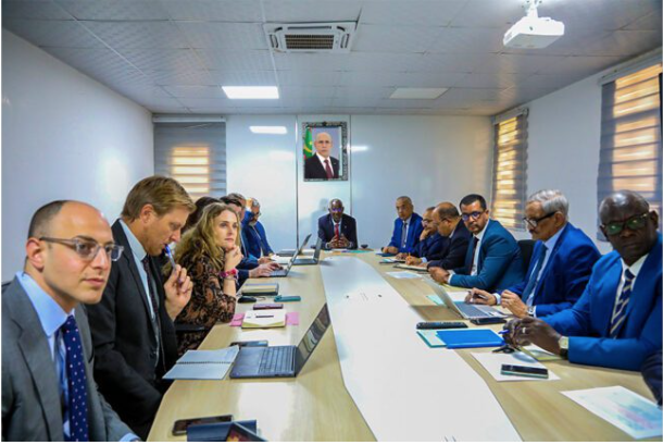 Le ministre des Domaines reçoit une mission de la Banque mondiale