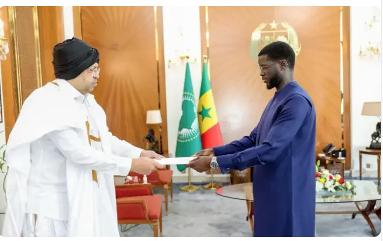 Le nouvel ambassadeur mauritanien au Sénégal a présenté ses lettres de créance au président Diomaye Faye