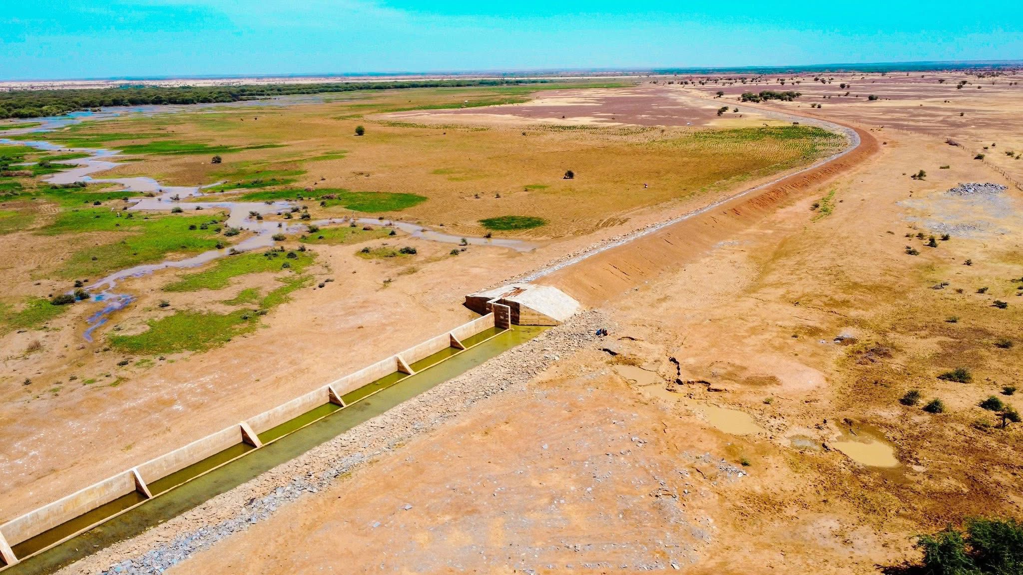 Le Délégué général de TAAZOUR, SIDI Moulaye Zeine, inaugure deux barrages dans la commune d’El Baten, dans la moughataa de Oualata
