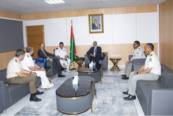 Le ministre de la Défense reçoit l’ambassadeur d’Espagne