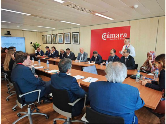 Le Ministre de l’Equipement signe un protocole d’accord pour le lancement d’un Tramway à Nouadhibou