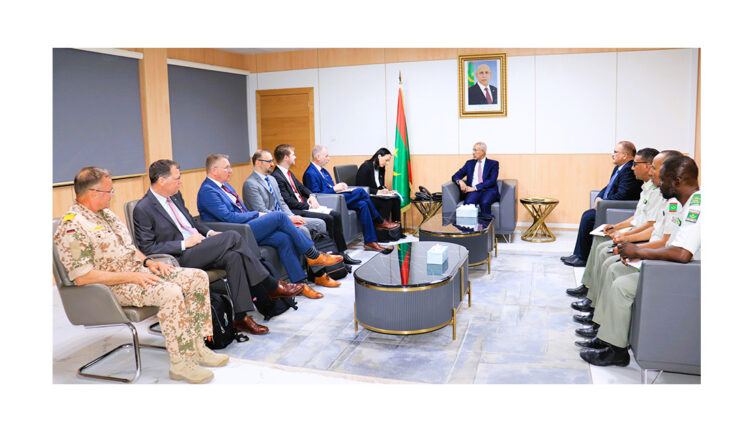 Le ministre de la Défense s’entretient avec une délégation des ministères des Affaires Étrangères et de la Défense d’Allemagne