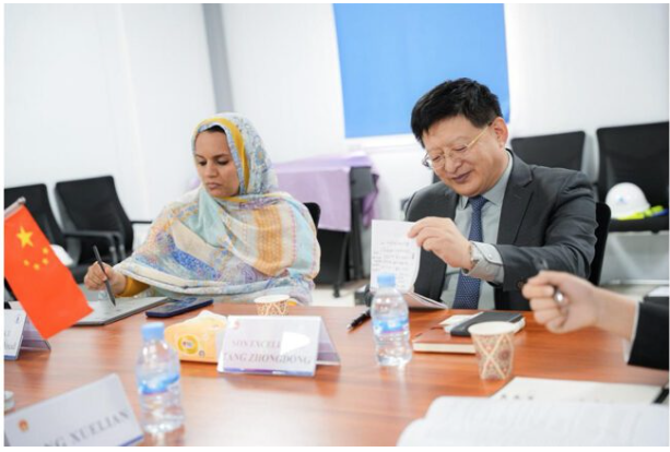 La ministre de l’Hydraulique préside une réunion portant sur le plan d’exécution des travaux du projet d’assainissement du (pôle A) de Nouakchott