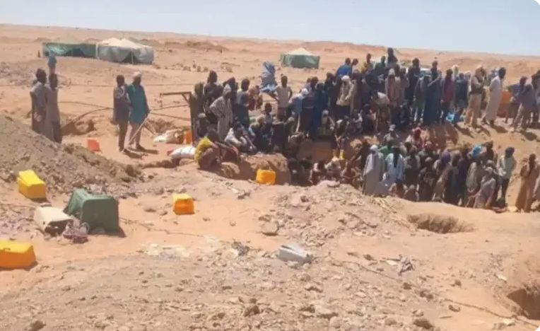 Tiris Zemour : plusieurs associations d’orpailleurs manifestent à Zouerate pour protester contre leur expulsion d’une zone près de Bir Moghreïn