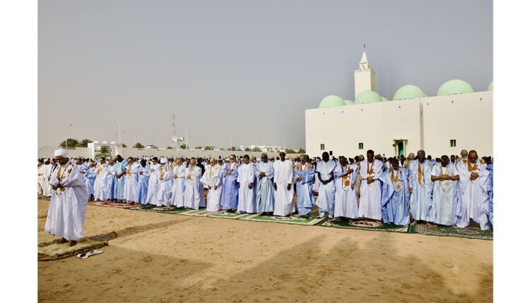 Le Président de la République accomplit la prière de l’Aïd al-Adha à la Grande Mosquée Ibn Abbas