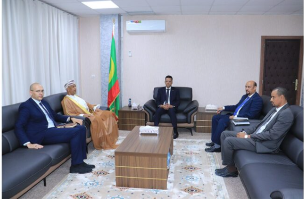 Le ministre des Affaires islamiques reçoit l’ambassadeur du Sultanat d’Oman