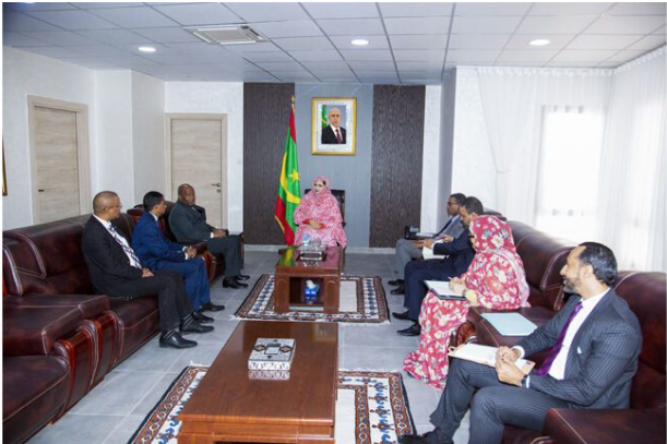 La ministre du Commerce et du Tourisme s’entretient avec l’ambassadeur sud-africain