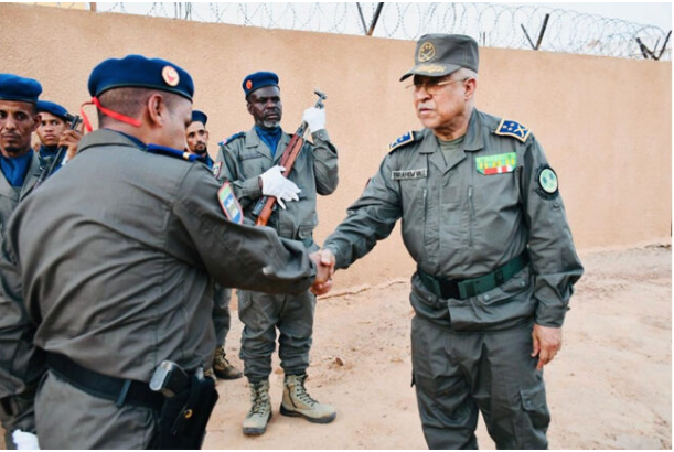 Le chef d’état-major de la garde nationale visite le regroupement régional n° 8 de la ville de Tidjikja