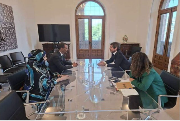 Le ministre de la Culture s’entretient avec son homologue espagnol et visite la Casa Árabe