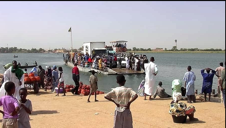 Remise en service du bac de “Rosso” après sa réhabilitation pour renforcer le transport fluvial entre la Mauritanie et le Sénégal