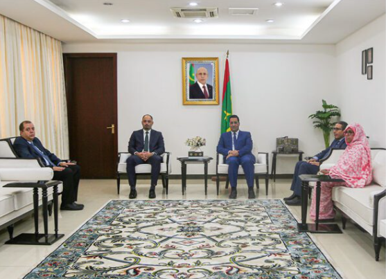 Le Premier ministre reçoit l’ambassadeur algérien accrédité en Mauritanie