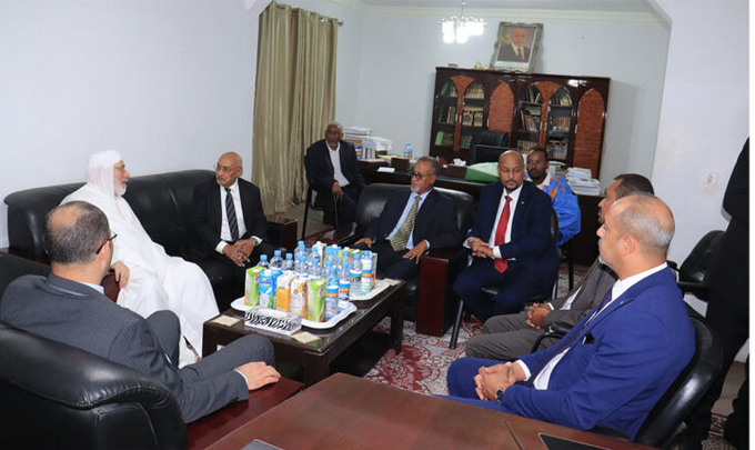 Le président du Haut Conseil des fatwas et des Recours gracieux examine avec le ministre d’État, doyen de la Grande Mosquée d’Algérie, les moyens de renforcer la coopération scientifique et religieuse