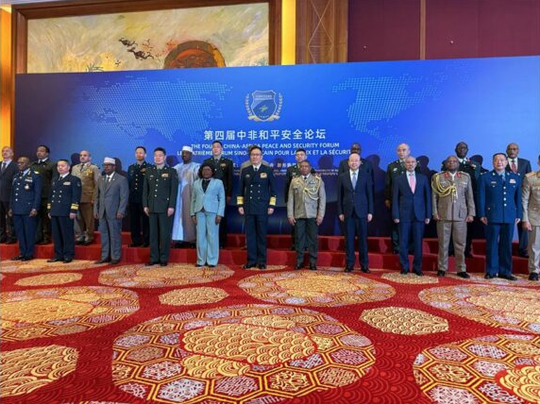 Le ministre de la Défense participe au Forum Chine-Afrique sur la paix et la sécurité et discute du renforcement de la coopération militaire